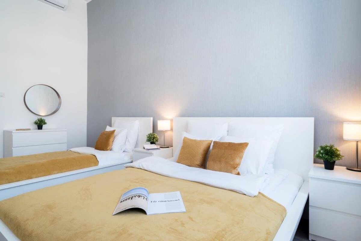 Large Apartment At Perfect Central Location Будапеща Екстериор снимка