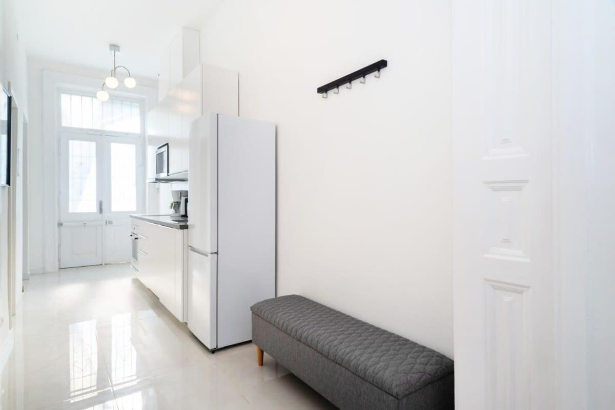 Large Apartment At Perfect Central Location Будапеща Екстериор снимка